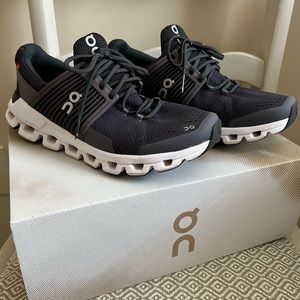 On Cloud Cloudswift Running Shoe in Shark/Shadow